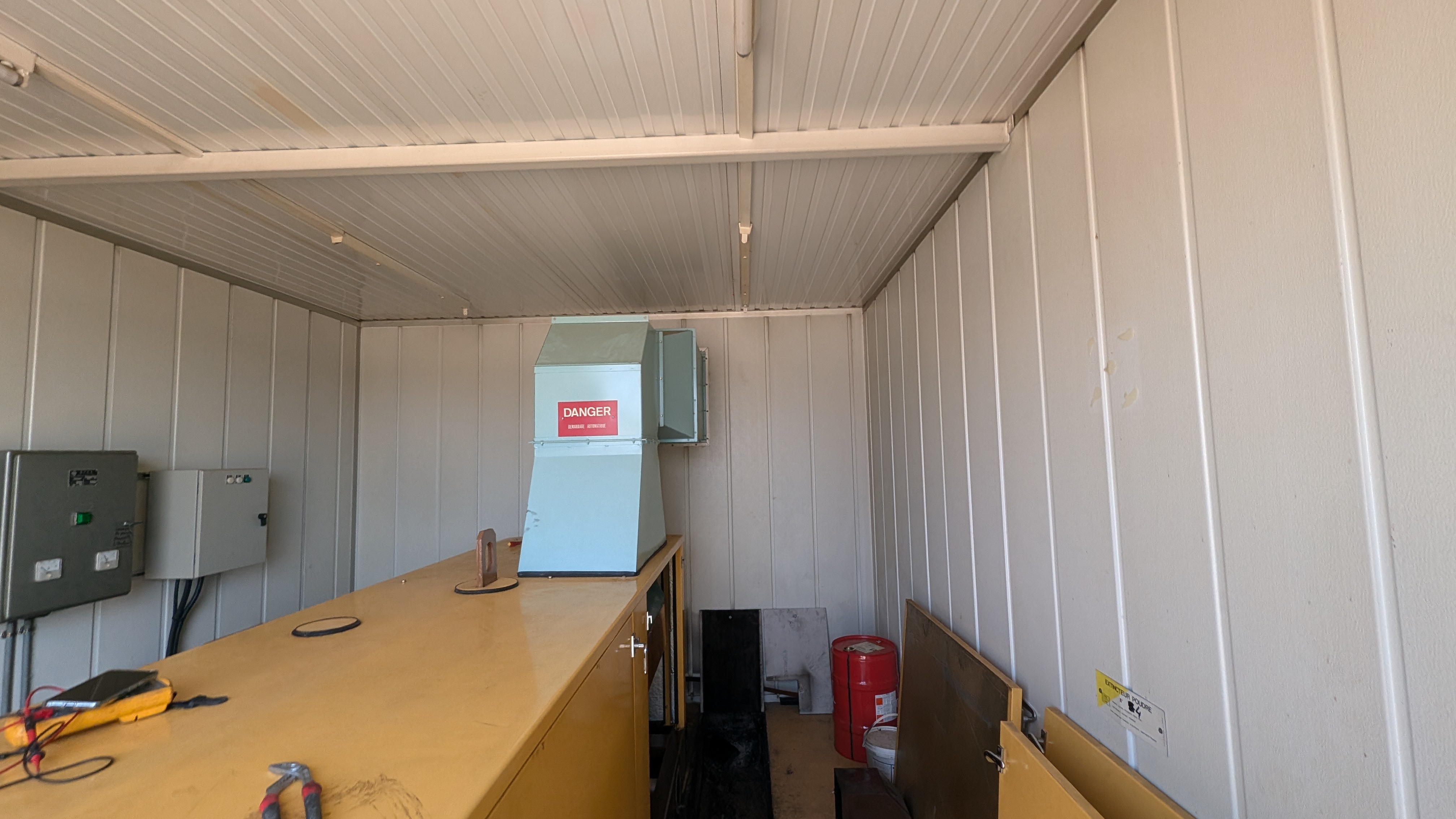 Vue du local technique avant les travaux de dépose